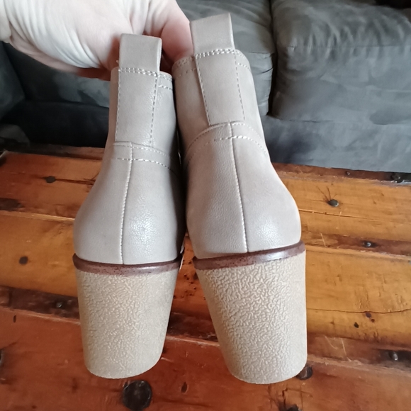 Mia Cailyn Lace Up Boots - Picture 5 of 8